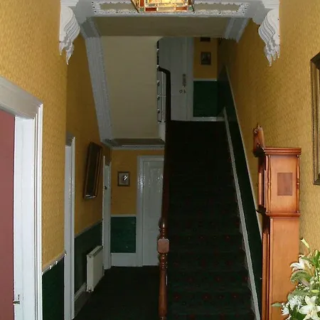 Bed & Breakfast Claremont House 3*